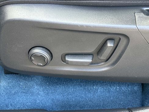 Certified 2023 Volvo XC40 Recharge Plus image 18