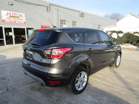 Used 2017 Ford Escape SE image 4