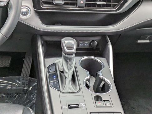 Used 2022 Toyota Highlander XSE FWD image 25