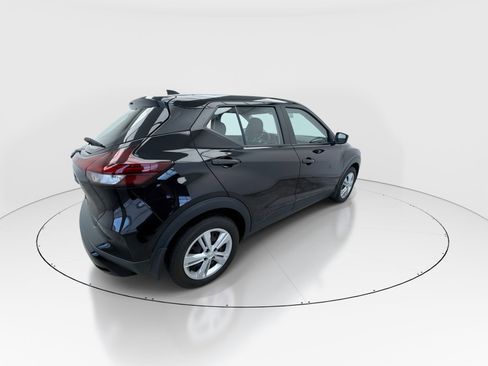 Used 2022 Nissan Kicks S image 8