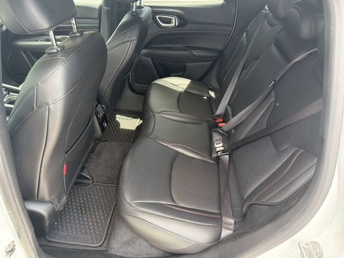 Used 2025 Jeep Compass Trailhawk AWD/4WD image 25