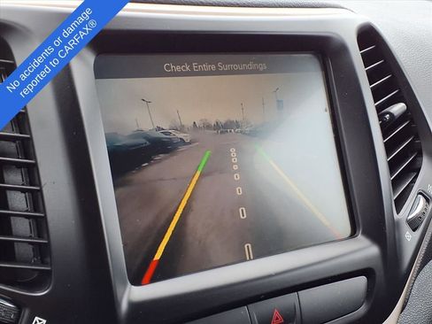 Used 2016 Jeep Cherokee Latitude w/ Cold Weather Group image 23