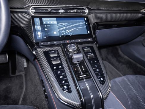 Used 2025 Aston Martin V8 Vantage Coupe image 21