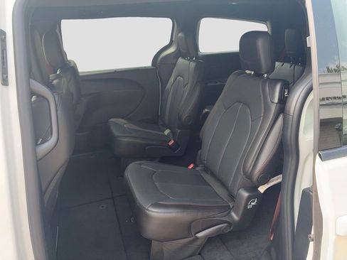 New 2027 Chrysler Pacifica Select AWD/4WD image 15