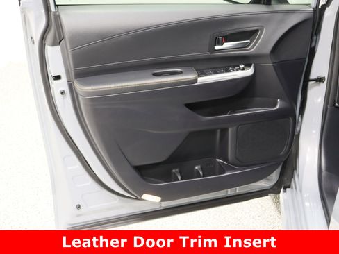 Used 2025 Toyota Sienna XLE Woodland Edition image 12