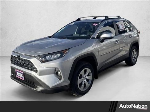 Used 2021 Toyota RAV4 LE image 1