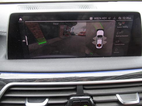 Used 2020 BMW 740i xDrive w/ M Sport Package image 32