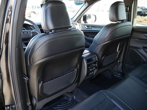 Used 2025 Jeep Grand Cherokee Altitude image 15