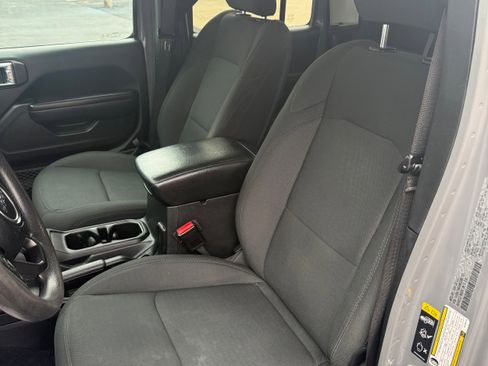 Used 2021 Jeep Gladiator Sport image 10