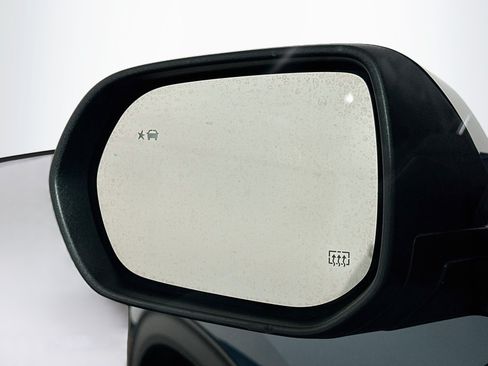 Used 2026 Chevrolet Traverse LT FWD image 16