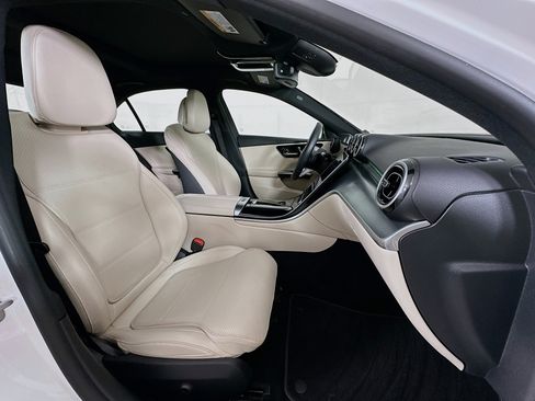 Used 2025 Mercedes-Benz C 300 4MATIC Sedan image 31