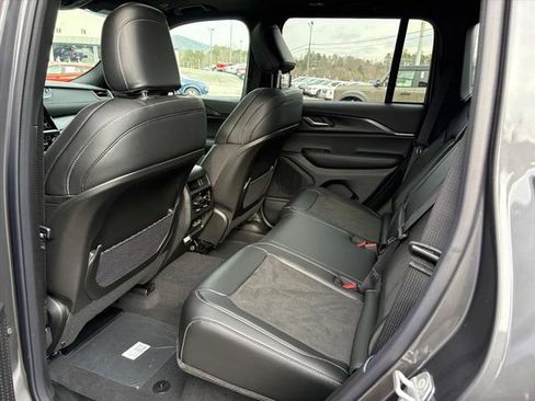 New 2025 Jeep Grand Cherokee Altitude image 18