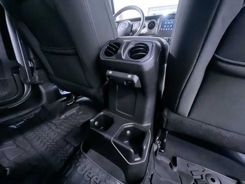 Used 2018 Jeep Wrangler Unlimited Sport S AWD/4WD image 37