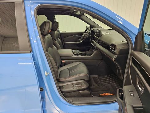 Certified 2025 Honda Pilot TrailSport image 23