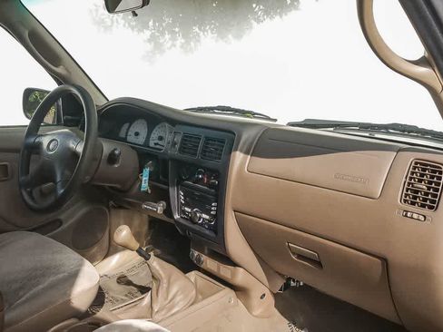 Used 2002 Toyota Tacoma 2WD Xtracab image 12