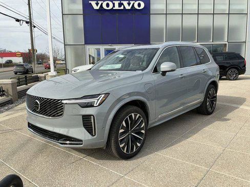 New 2026 Volvo XC90 T8 Plus w/ Protection Package Premier AWD/4WD image 2