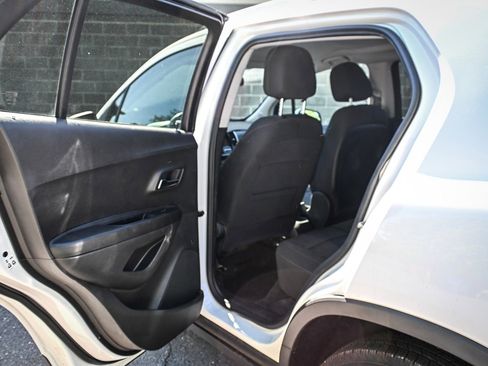 Used 2019 Chevrolet Trax LT AWD/4WD image 12