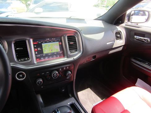 Used 2014 Dodge Charger SXT RWD image 11