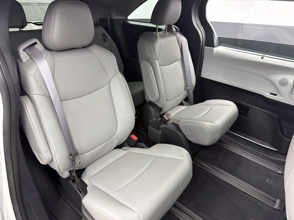 Used 2025 Toyota Sienna XLE w/ XLE Plus Package AWD/4WD image 29