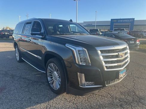 Used 2018 Cadillac Escalade ESV Luxury image 2