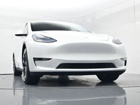 Used 2021 Tesla Model Y Long Range AWD/4WD image 32