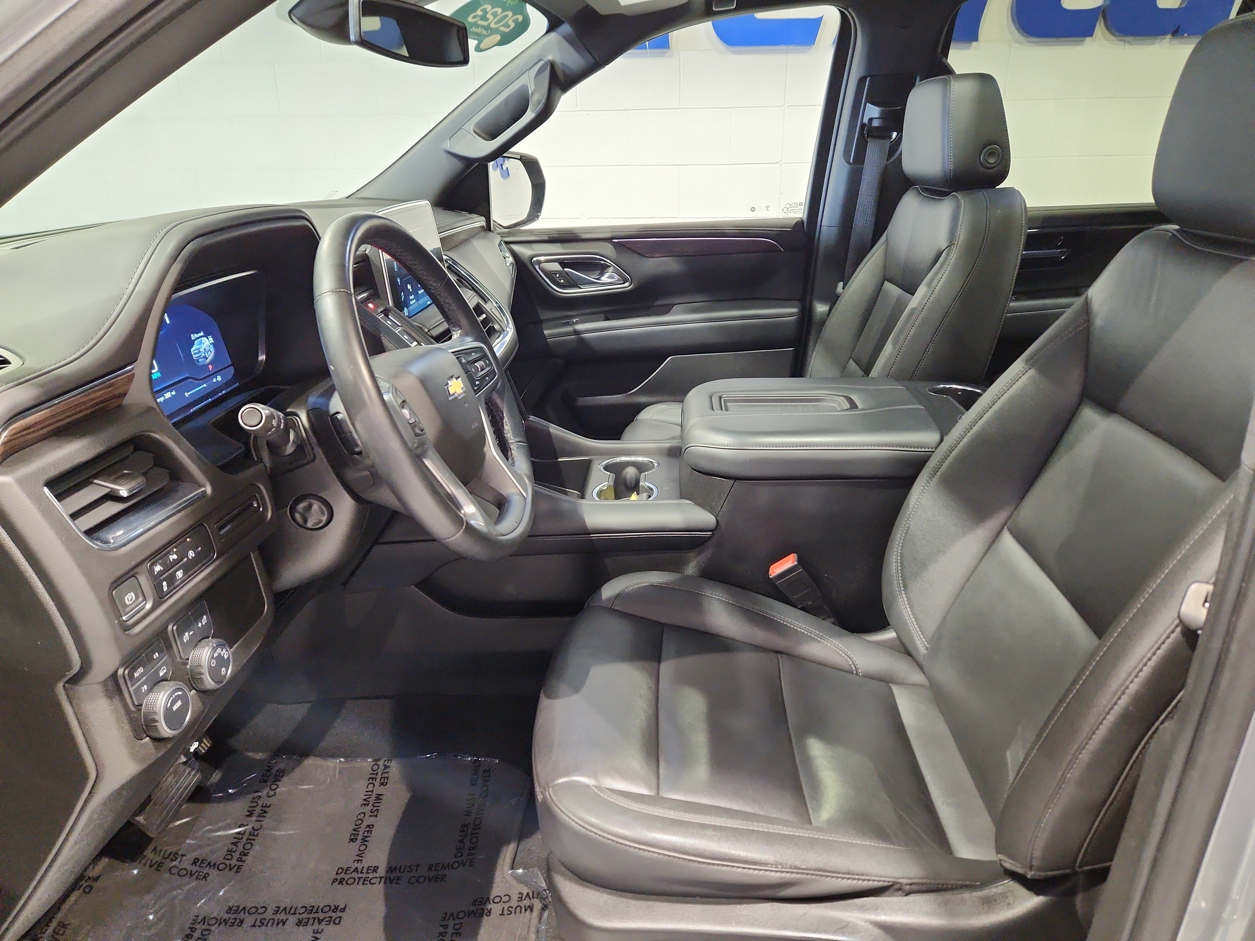 Used 2023 Chevrolet Tahoe LT w/ Luxury Package AWD/4WD image 4