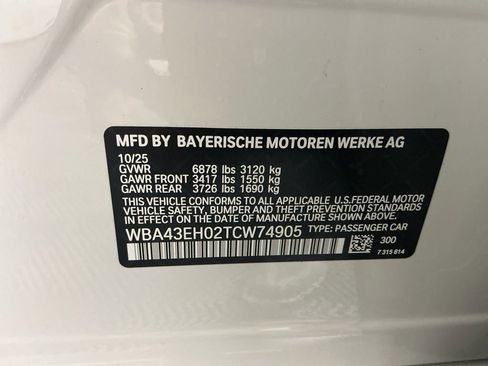 New 2026 BMW 750e xDrive image 32