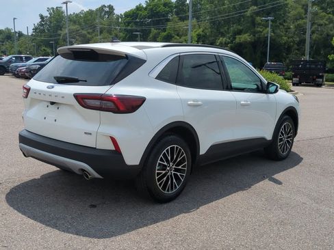 Used 2024 Ford Escape SE image 8