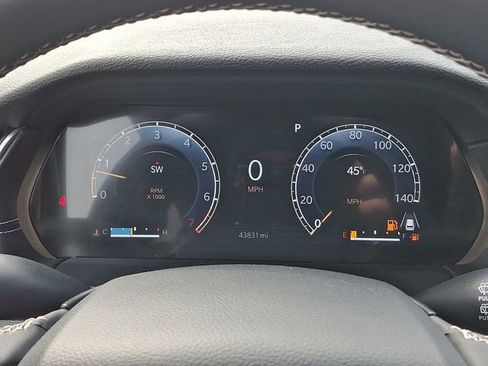 Used 2023 Jeep Grand Cherokee Altitude AWD/4WD image 21