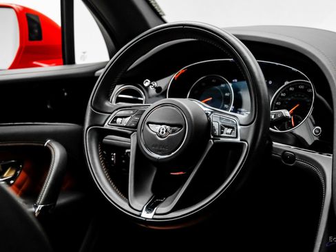 Used 2019 Bentley Bentayga image 52