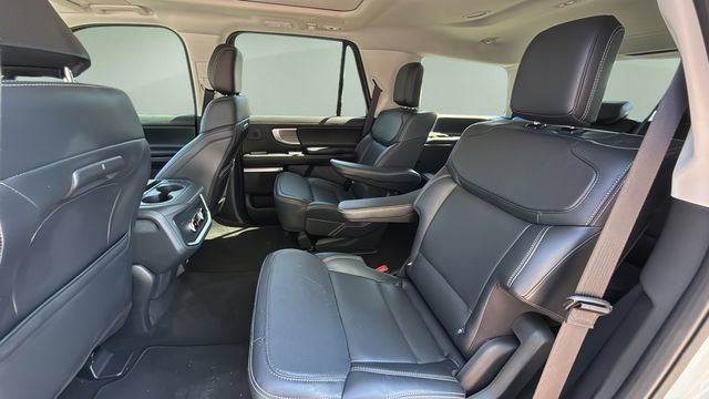 Used 2025 Ford Expedition Platinum w/ Driver's Package AWD/4WD image 20