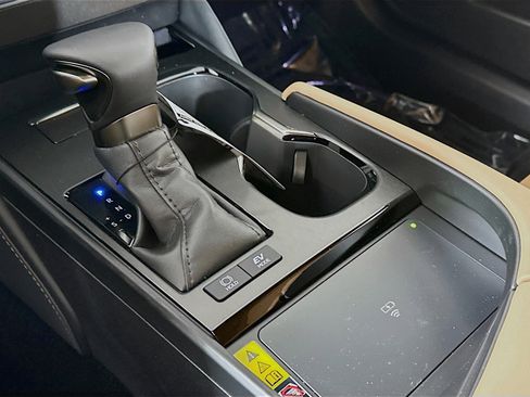 Certified 2025 Lexus ES 300h w/ Premium Package image 16