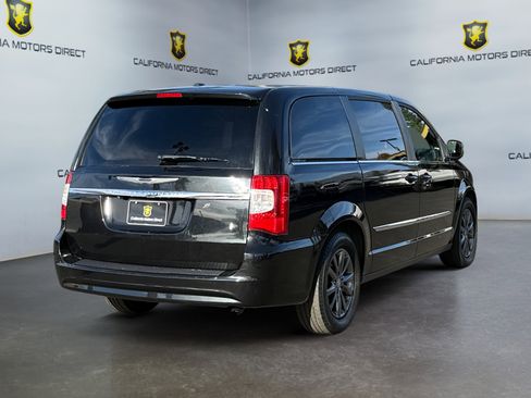 Used 2015 Chrysler Town & Country S w/ Driver Convenience Group image 5