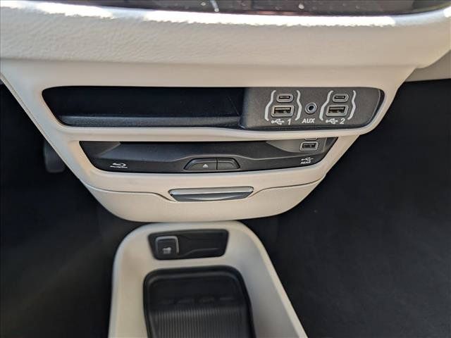 Used 2022 Chrysler Pacifica Touring-L w/ Uconnect Theater Family Group FWD image 37