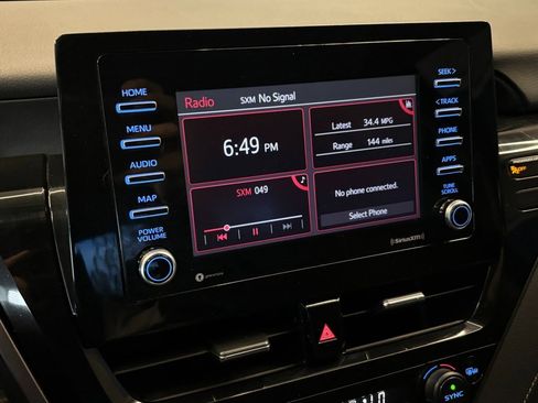 Used 2022 Toyota Camry SE image 13