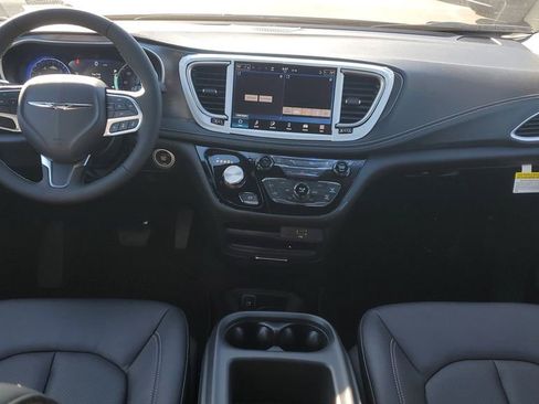 New 2026 Chrysler Pacifica Select image 11