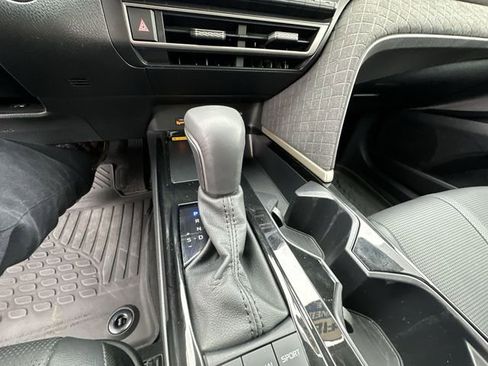 Used 2025 Toyota Camry XLE image 25