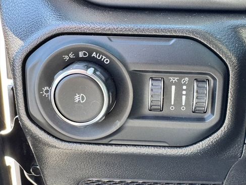 Used 2022 Jeep Wrangler Unlimited Sahara image 31