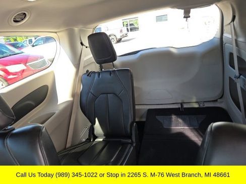 Used 2023 Chrysler Pacifica Touring-L FWD image 36