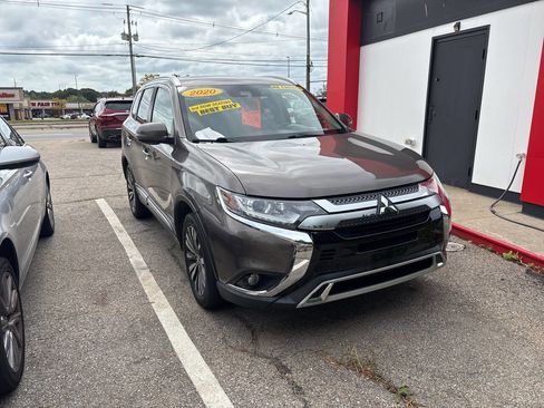 Used 2020 Mitsubishi Outlander ES image 1