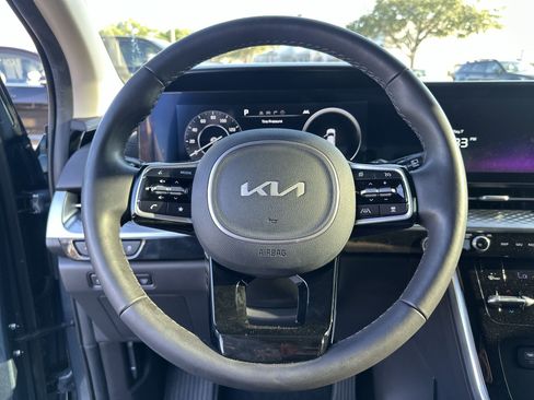 Used 2023 Kia Carnival SX Prestige FWD image 11