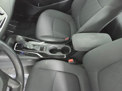Used 2021 Toyota Corolla LE FWD image 17