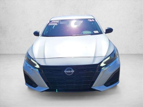 Used 2024 Nissan Altima 2.5 SV FWD image 2