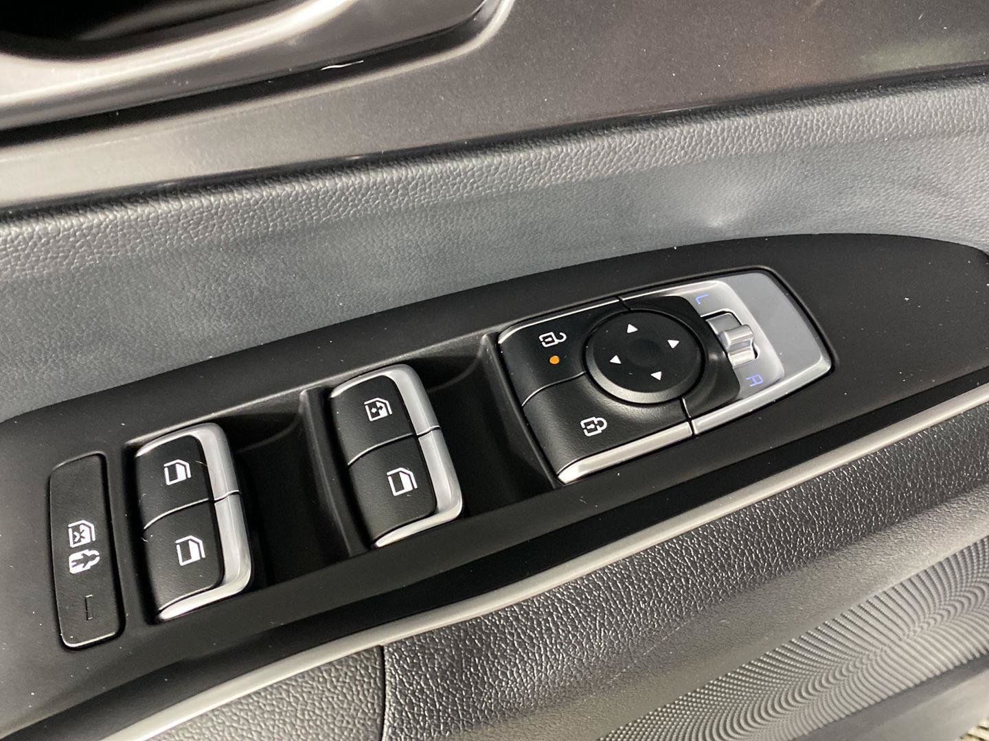 Used 2025 Kia Sorento S AWD/4WD image 20