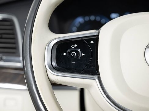 Used 2016 Volvo XC90 T6 Momentum image 32