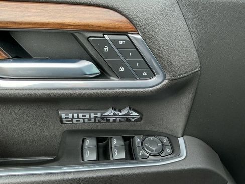 Used 2022 Chevrolet Silverado 1500 High Country w/ High Country Premium Package image 19