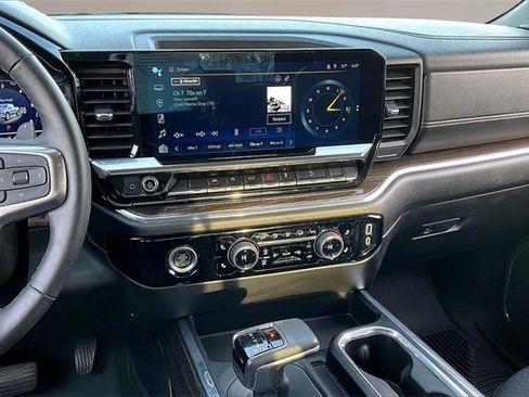 Used 2024 Chevrolet Silverado 1500 LT w/ Z71 Off-Road Package image 9