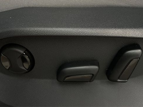 New 2024 Volkswagen Taos SE image 30