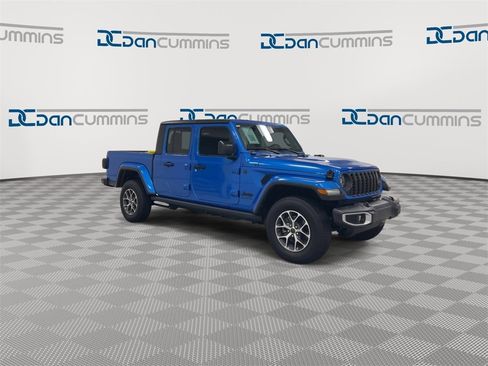 Used 2024 Jeep Gladiator Sport image 2