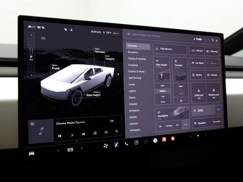 Used 2024 Tesla Cybertruck AWD Crew Cab image 29